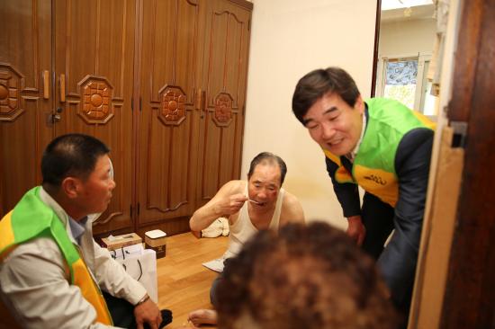 서울역 쪽방촌 주민들을 찾아 한돈나눔 활동 전개