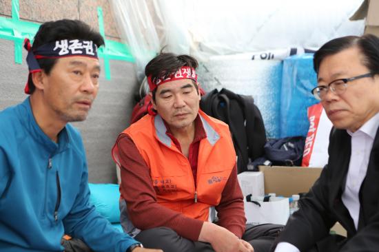 이동필 장관 농성장 방문