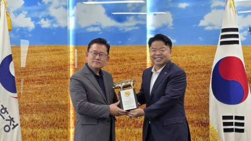 이기홍 회장, 농촌진흥청 이승돈 청장에 감사패 전달