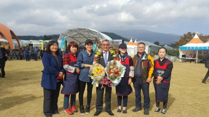농업인의 날 대통령 표창을 받은 김영선 제주도협의회장