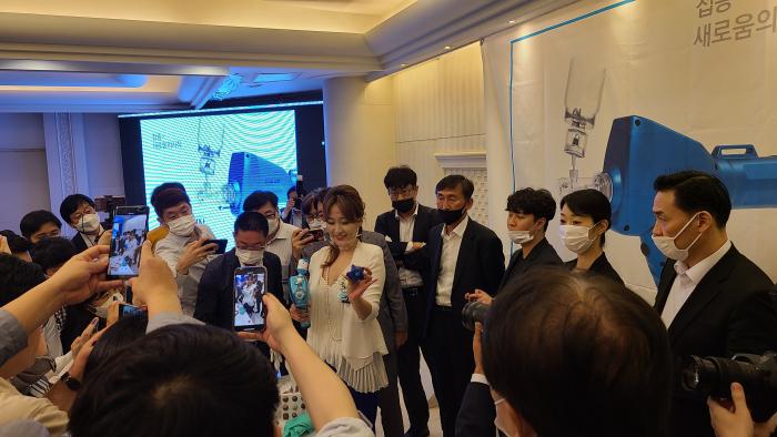 국산 분사식(피내접종)주사기 발표회