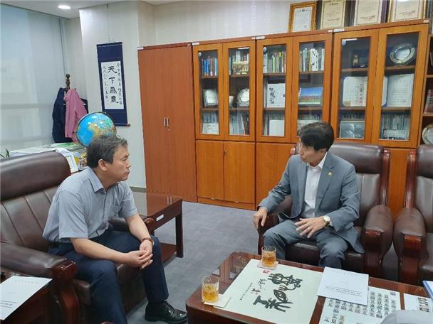 하태식 회장, 김현권 의원과 ASF대책 논의