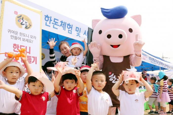 양주지부, ‘양주시 홀스타인 한우경진대회’서 한돈의 우수성 알려