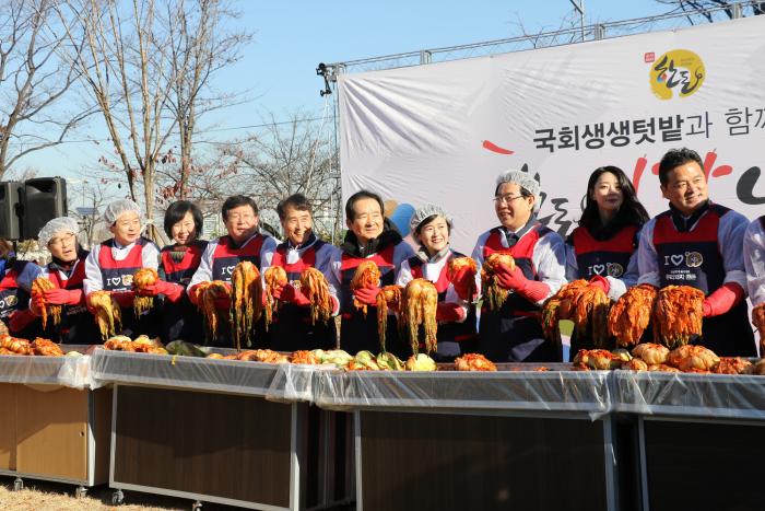 포항지진 피해 주민 위한 국회김장나눔 행사 개최