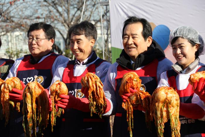 포항지진 피해 주민 위한 국회김장나눔 행사 개최