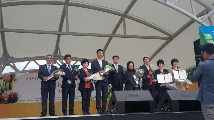 농업인의 날 대통령 표창을 받은 김영선 제주도협의회장