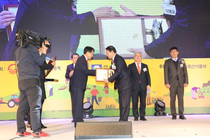 한돈인 대화합 한마당 공로패 감사패 전달