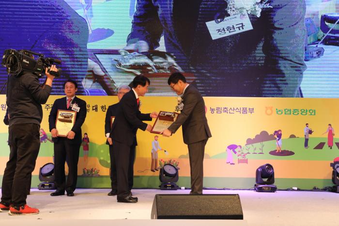 한돈인 대화합 한마당 공로패 감사패 전달