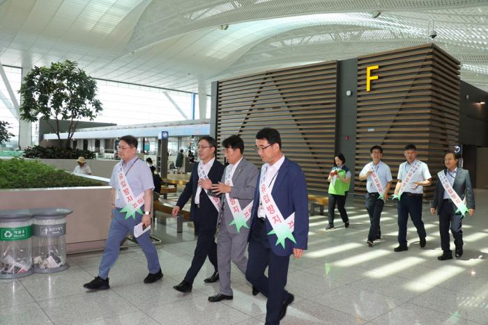 ASF 발생국 여행 자제·불법 축산물 반입금지 예방 캠페인